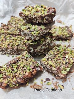 Foto di Barrette farro soffiato, cioccolato fondente e crema di nocciole