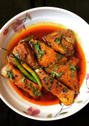A picture of Pomfret Macher Tel Jhaal.