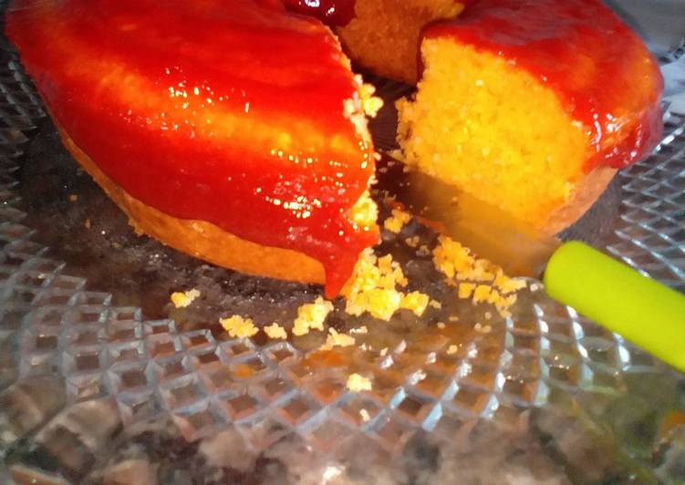 Bolo de fubá com cobertura de goiabada