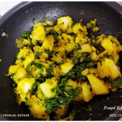 A picture of Aloo Methi.