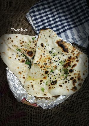 તંદુરી નાન (Tandoori naan Recipe in Gujarati) રેસીપી મુખ્ય ફોટો