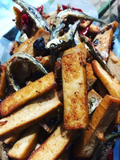 台式豆干辣炒小魚干 的食譜成品照片