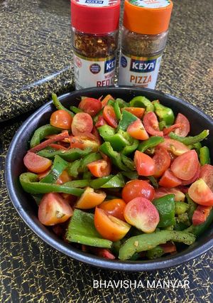 ટોમેટો સલાડ (Tomato Salad Recipe In Gujarati) રેસીપી મુખ્ય ફોટો