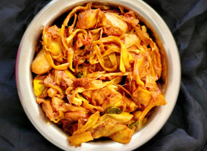 A picture of North Indian style jackfruit sabzi.