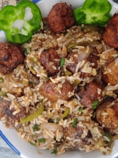 મંચુરીયન ફ્રાઈડ રાઇસ (Manchurian Fried Rice Recipe In Gujarati) રેસીપી મુખ્ય ફોટો