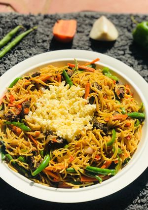 A picture of Stirfry veggies pasta with scrambled egg.