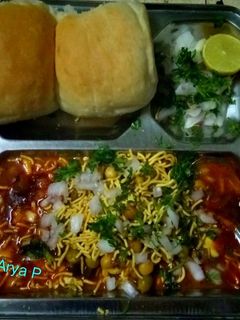 मिसल पाव (Misal Pav recipe in hindi) रेसिपी मुख्य फोटो