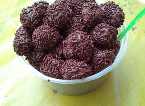 Foto resep Bola bola marie coklat meses cemilan mudah