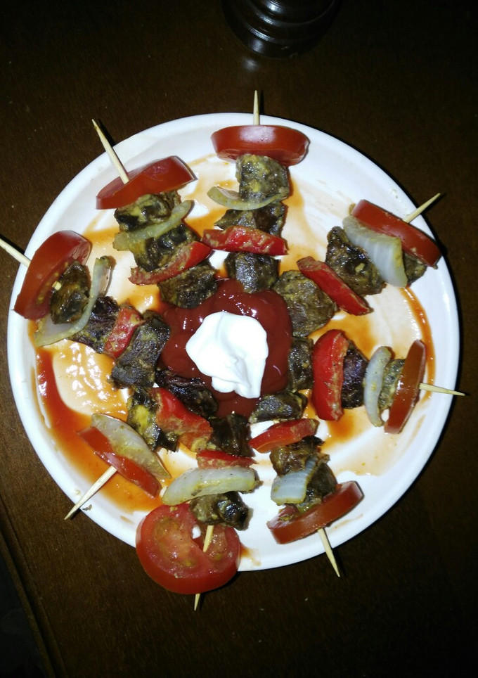 Una foto de Mini Brochetas de carne de res con salsa de mostaza