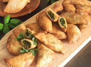 Una foto di pasta spinaci pecorino