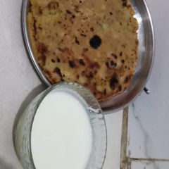 A picture of Aloo paratha.