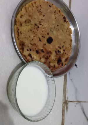 A picture of Aloo paratha.