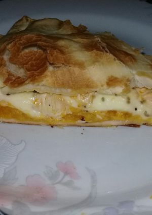 Una foto de Tarta de zapallo queso y pollo