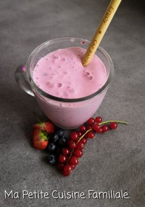 Une photo de Milkshake aux fruits rouges