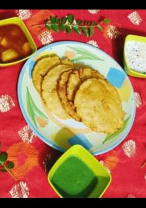 बेसन की मठरी (besan ki mathri recipe in Hindi) रेसिपी मुख्य फोटो