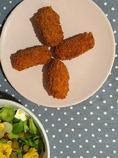 Una foto de Croquetas de restos de pollo asado