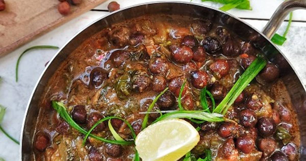 Qeema holay (Mince with green chickpeas) Recipe by Sara Anwar - Cookpad