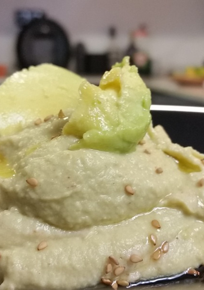 Una foto de Hummus de aguacate