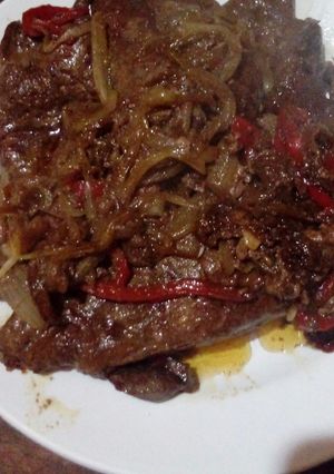 Una foto de Bifes de hígado a la criolla
