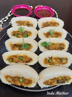 टिकिया स्टफ्ड कटोरी इडली (Tikiya stuffed katori idli recipe in Hindi) रेसिपी मुख्य फोटो
