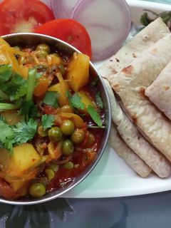 ડુંગળી બટાકા વટાણા નુ શાક (Dungli Bataka Vatana Shak Recipe In Gujarati) રેસીપી મુખ્ય ફોટો