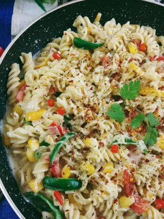 व्हाइट सॉस पास्ता (white sauce pasta recipe in Hindi) रेसिपी मुख्य फोटो