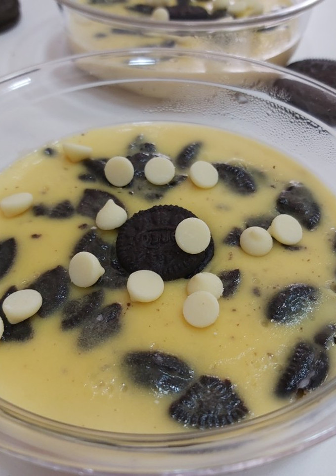 Una foto de Natillas de chocolate blanco y oreo
