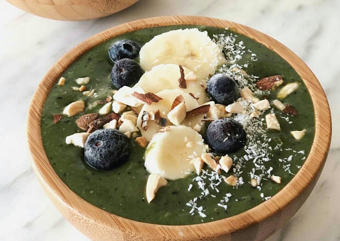 Smoothie bowl de espinacas y frutos rojos