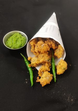 A picture of Mix Dal Mangodi/pakode.