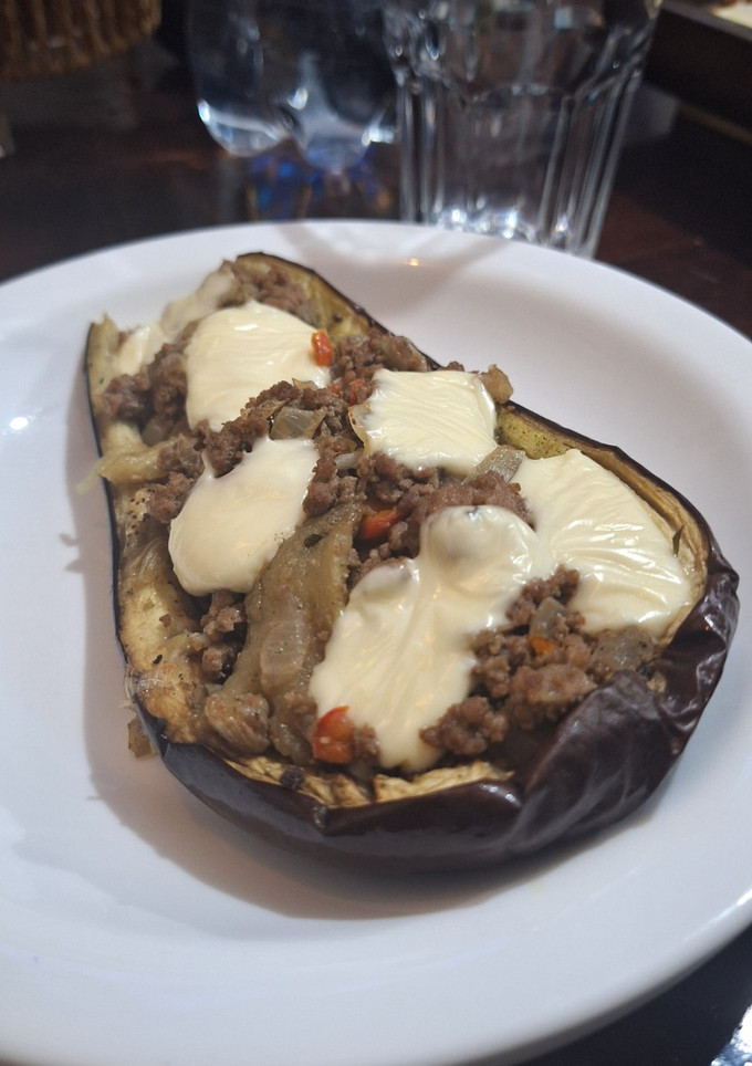 Una foto de Berenjenas rellenas de carne picada