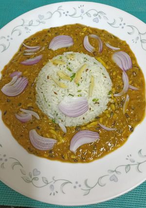 A picture of Moong Makhani.
