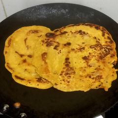A picture of Besan ki roti.