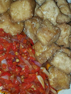 A picture of Awara with sauce.