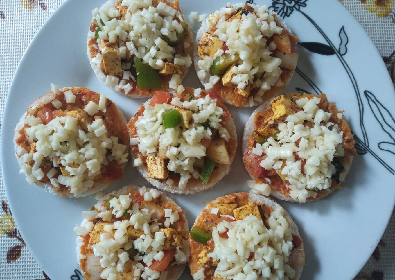 Veg bread pizza
