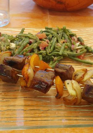 Une photo de Brochettes de magret canard et poivron jaune