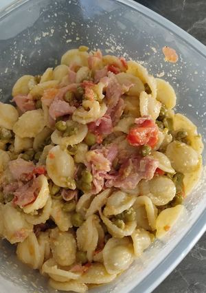 Foto di Orecchiette con piselli, prosciutto cotto e pomodorini 🌈🌈