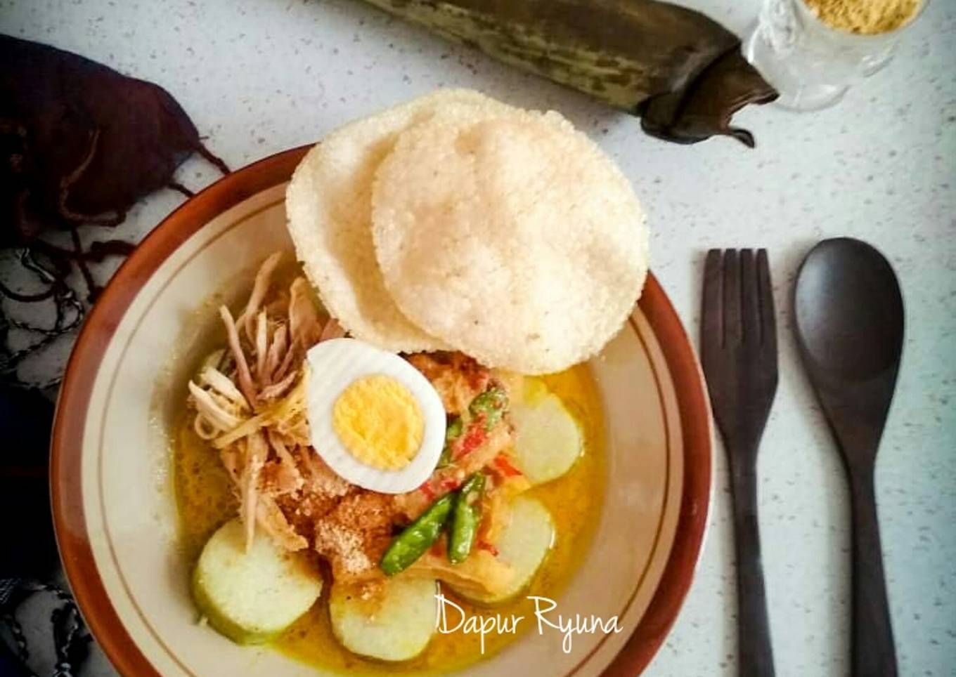 Lontong Opor Ayam Sambel Krecek Khas Solo