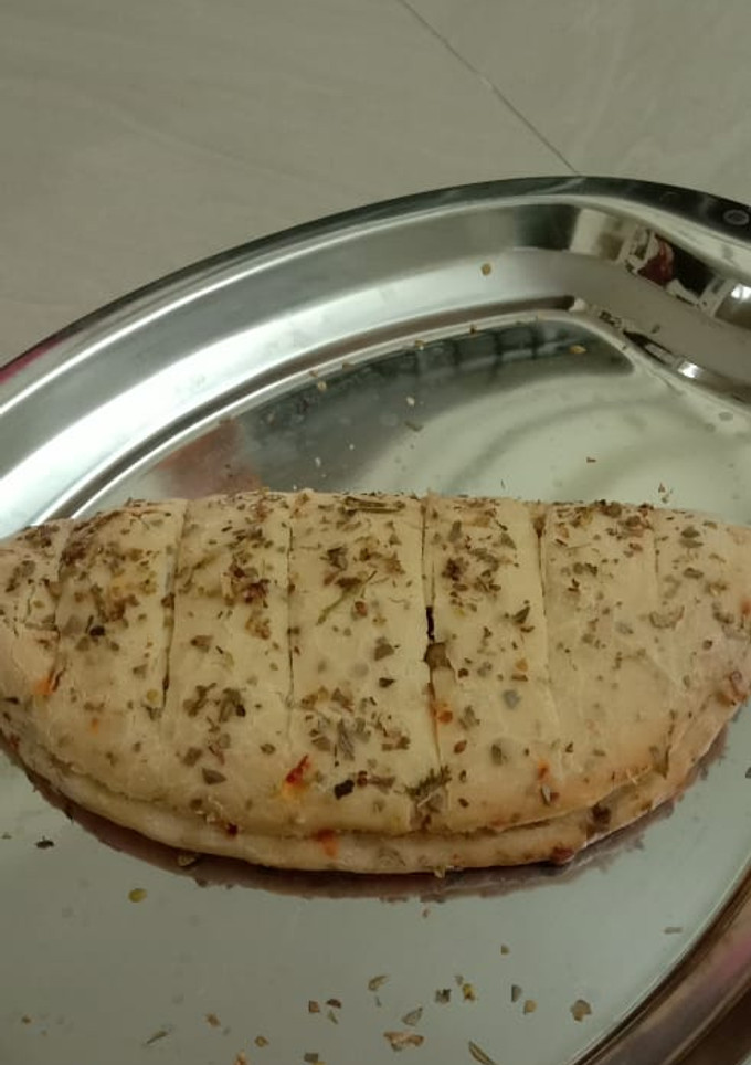 டோமினோஸ் ஸ்டைல் சீஸி கார்லிக் பிரட் (Cheesy Garlic Bread) செய்முறை முக்கிய புகைப்படம்