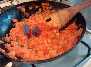 Una foto de SALSA DE TOMATE Y CEBOLLA (principiantes)