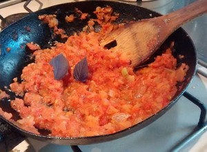 Una foto de SALSA DE TOMATE Y CEBOLLA (principiantes)