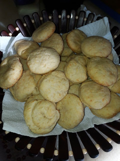 Una foto de Bizcochos tipo escones, para el mate, copetin o cumple de chicos