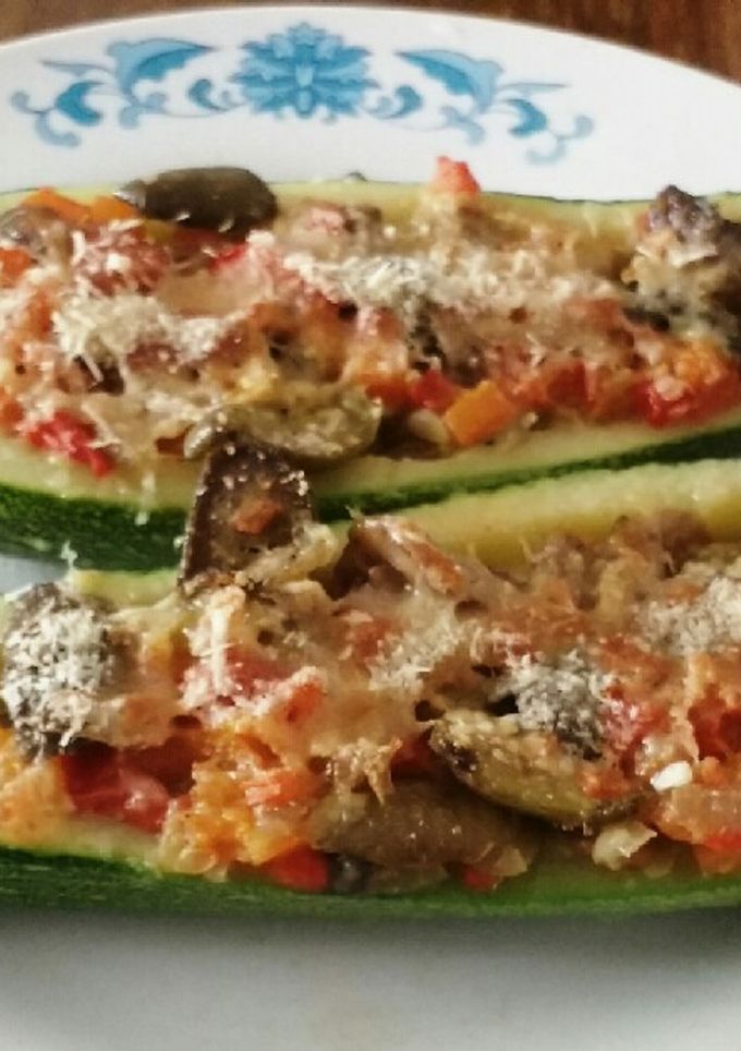 Una foto de Zapallitos italianos rellenos con aceituna y champiñones