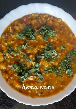 A picture of Vegetable broken wheat Khichdi.