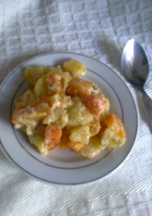 Una foto de Ensalada de papas y zanahorias con toque mágico de alcaparras   