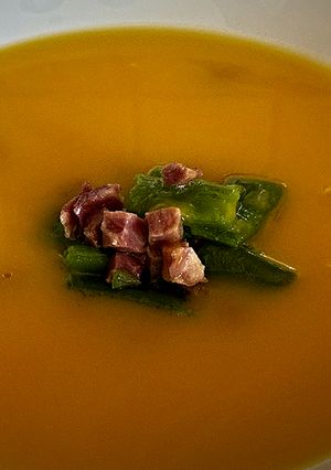Foto principal de Crema de calabaza con judías verdes y jamón