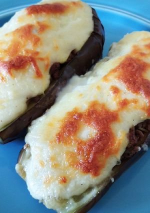 Una foto de Berenjenas 🍆🍆rellenas 😋😋