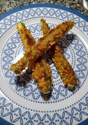 Una foto de Bastones crocantes de zucchini al horno