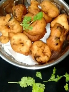 உளுந்து வடை (Ulunthu vadai recipe in tamil) செய்முறை முக்கிய புகைப்படம்