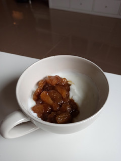 Una foto de Yogur con compota de pera