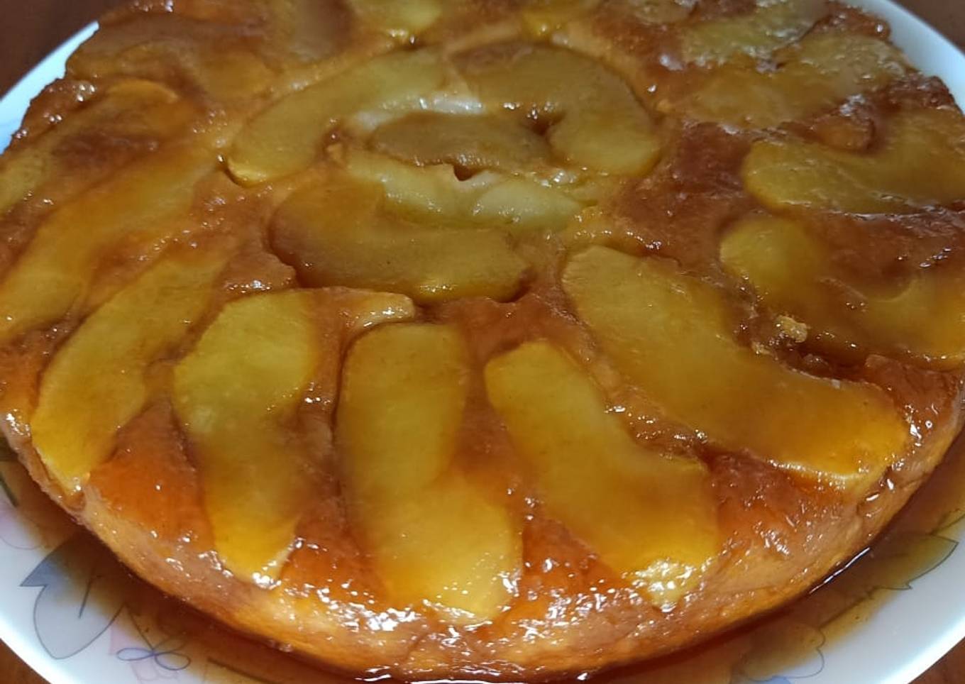 Eggless upside down apple cake